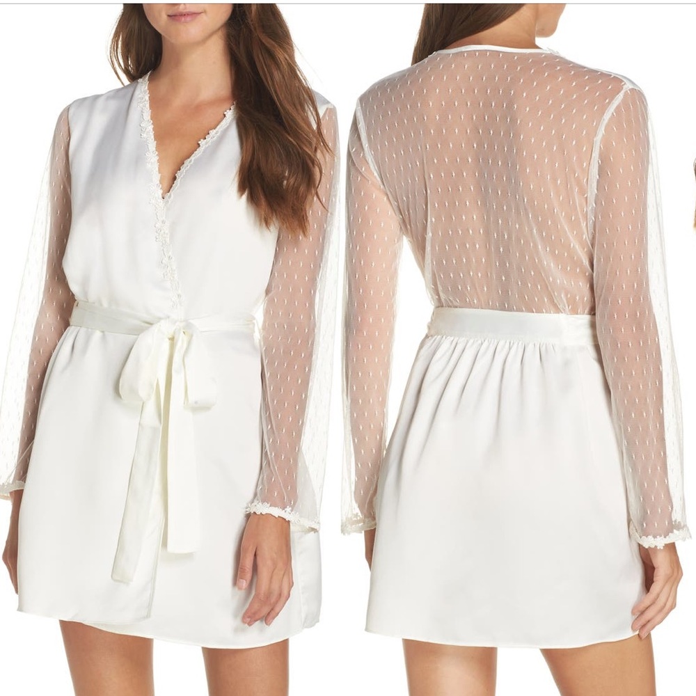 Flora Nikrooz Showstopper Robe in White